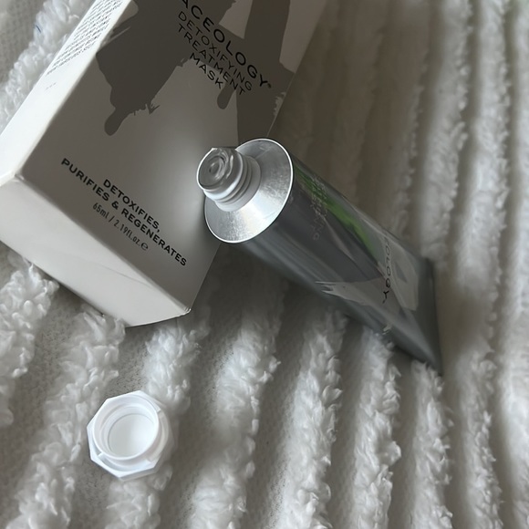 Aceology detoxifying treatment mask - Picture 2 of 2